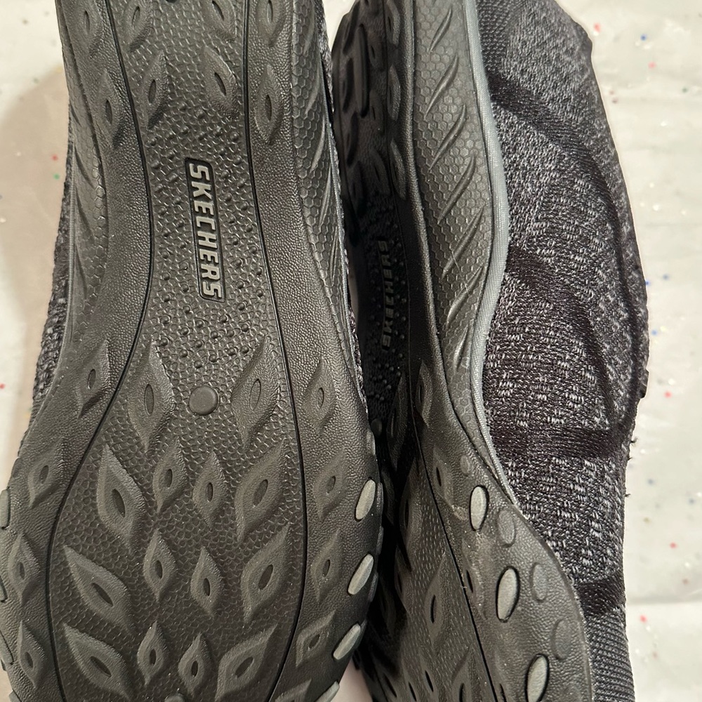 New Skechers - Picture 3 of 6